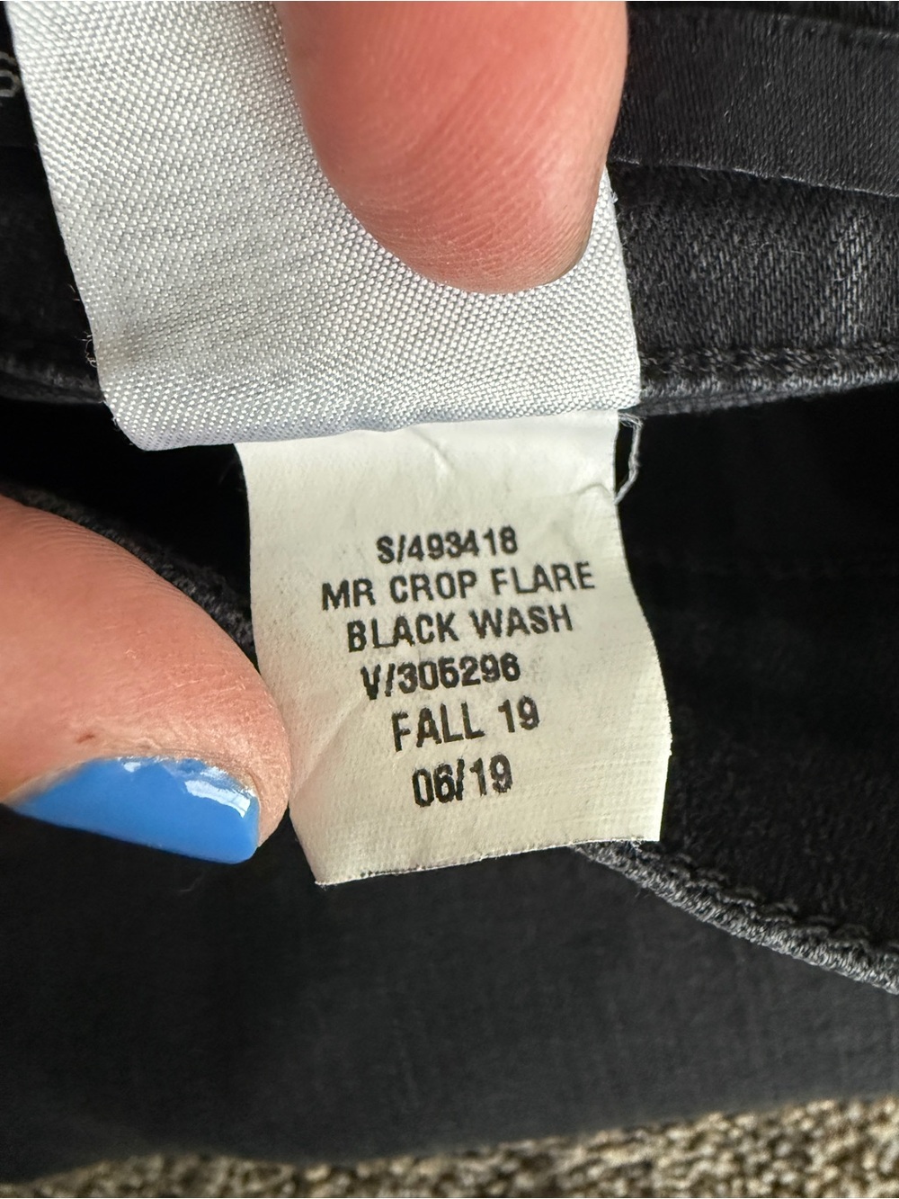 Banana Republic Black Mid-Rise Button-Fly Cropped Jeans - Picture 7 of 7